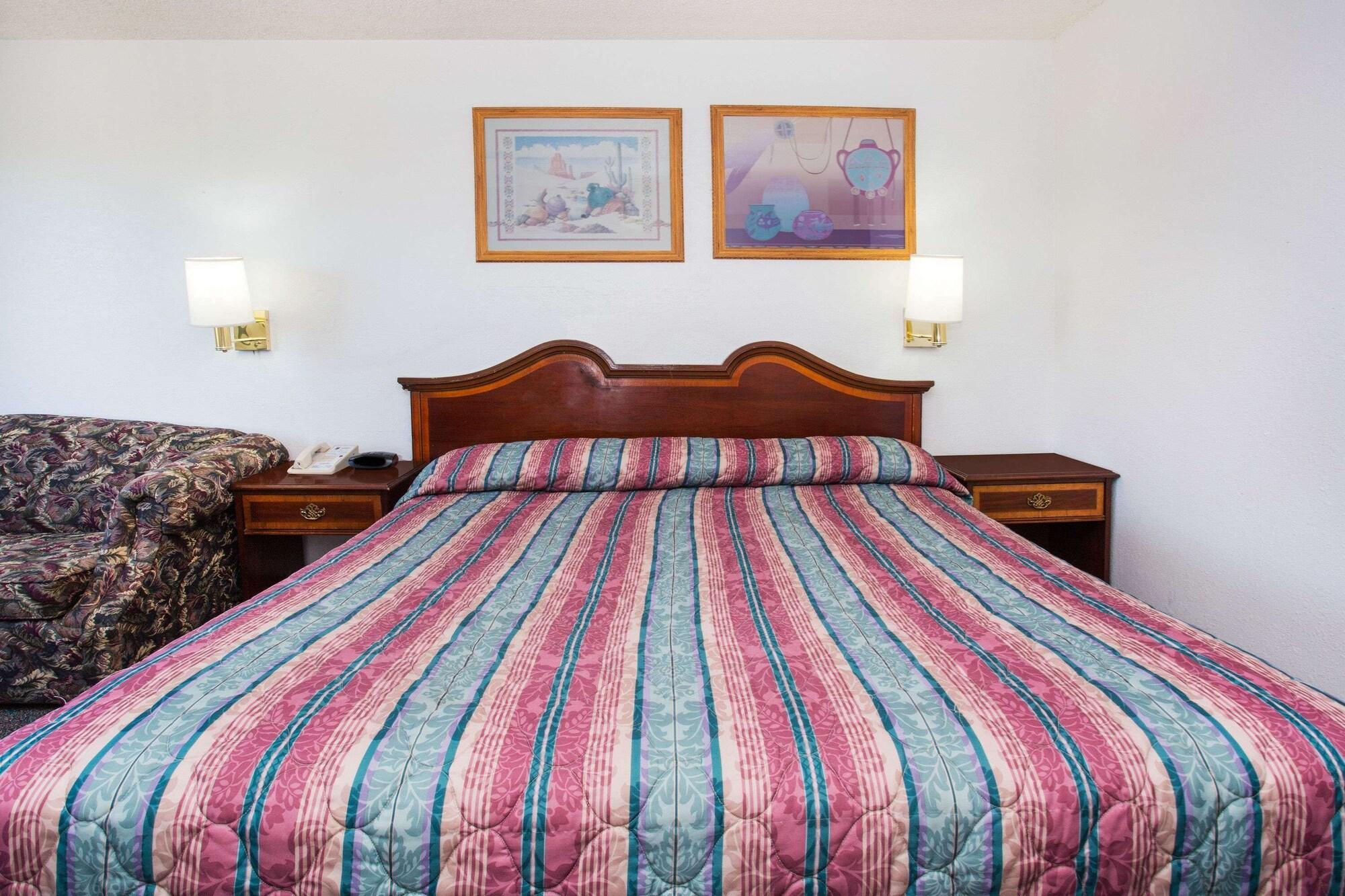 Super 8 By Wyndham Limon Otel Dış mekan fotoğraf