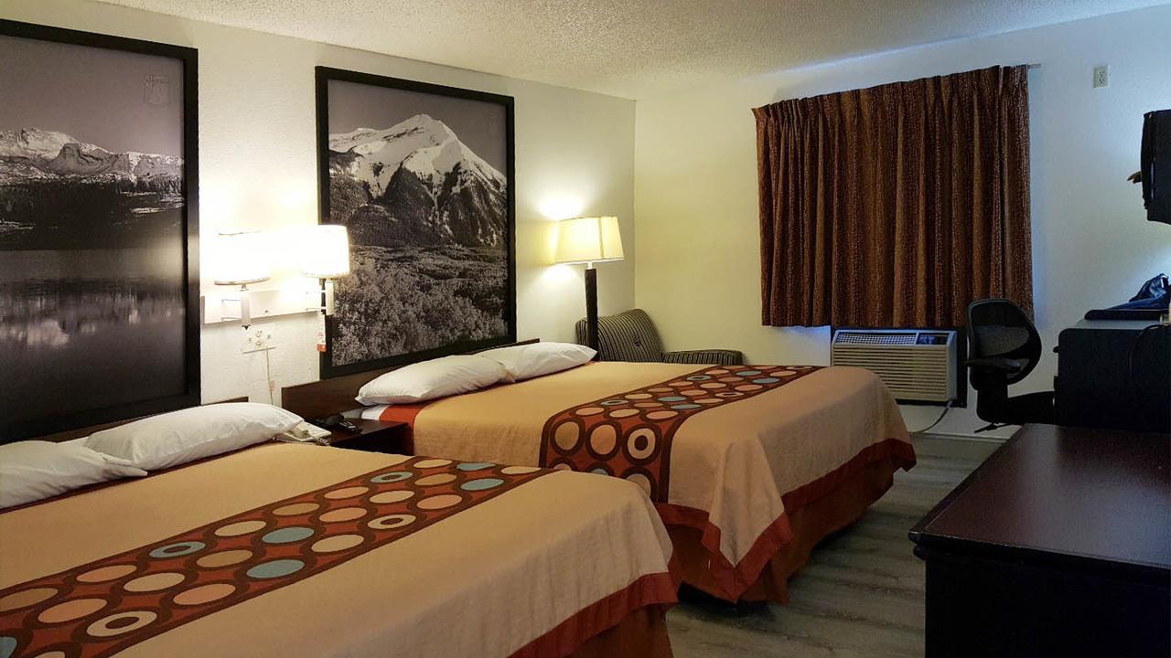 Super 8 By Wyndham Limon Otel Dış mekan fotoğraf